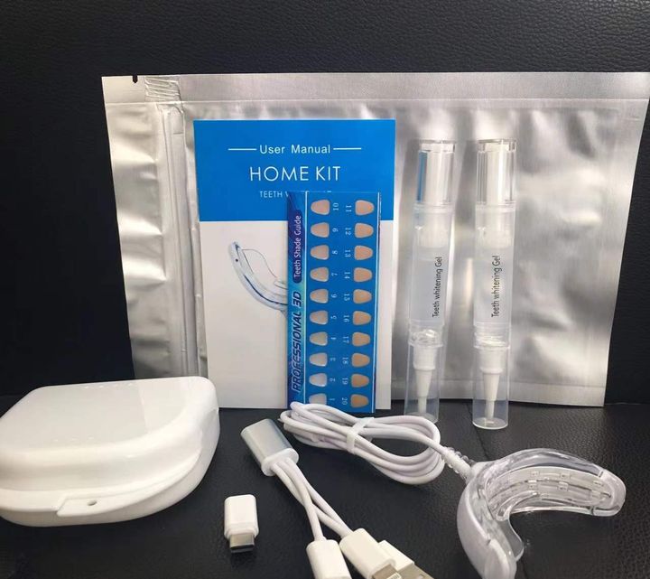 Whitening kit laid out with its pens, cable, tray and case.